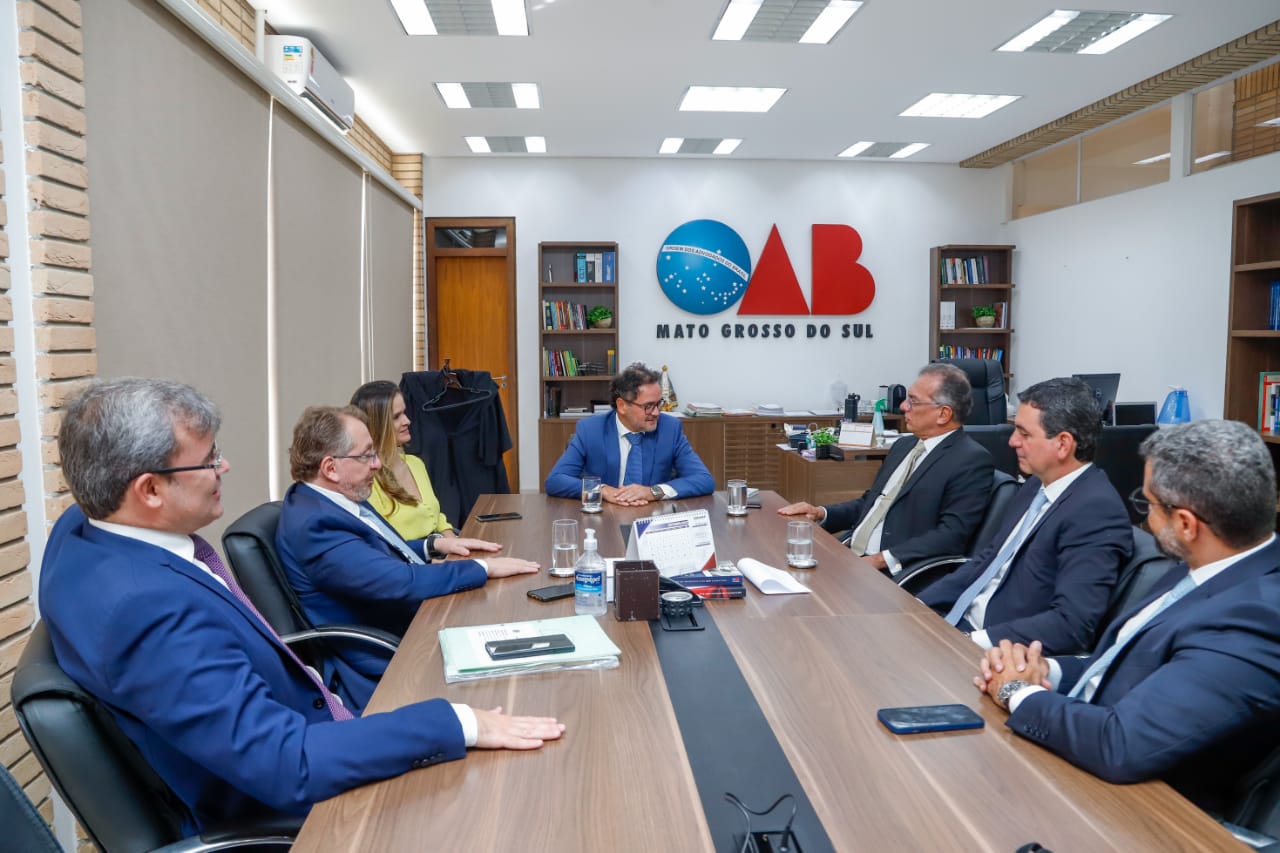 Presidente do TJMS, Des. Carlos Eduardo Contar visita OAB/MS e entrega